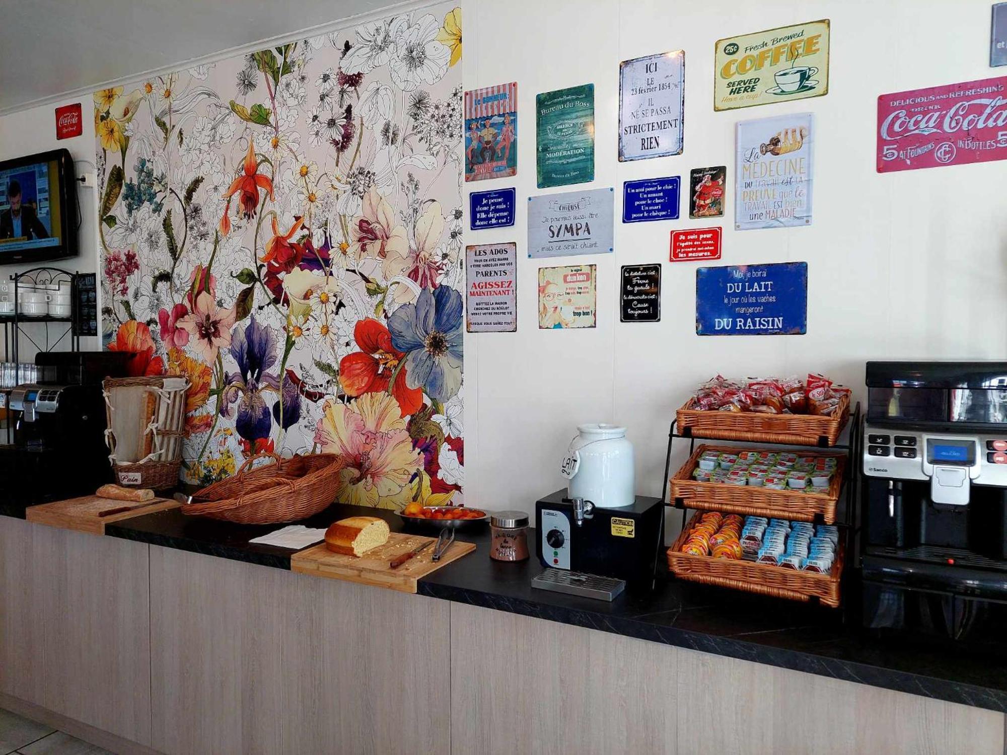 Le Mareuillais Hotel-Restaurant エクステリア 写真